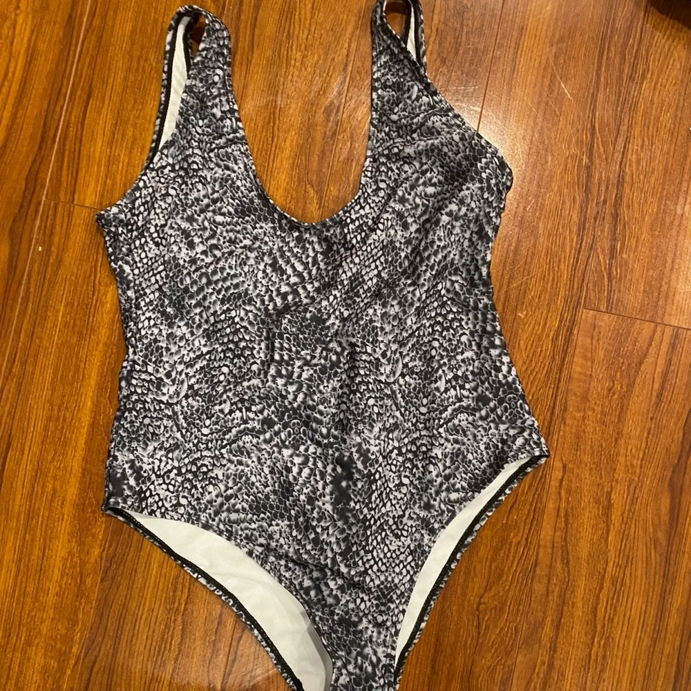 Snake Pattern One Piece - Picture 1 of 6